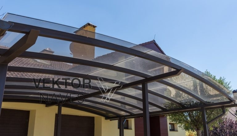 navesy-iz-polikarbonata-k-domu17-769×480